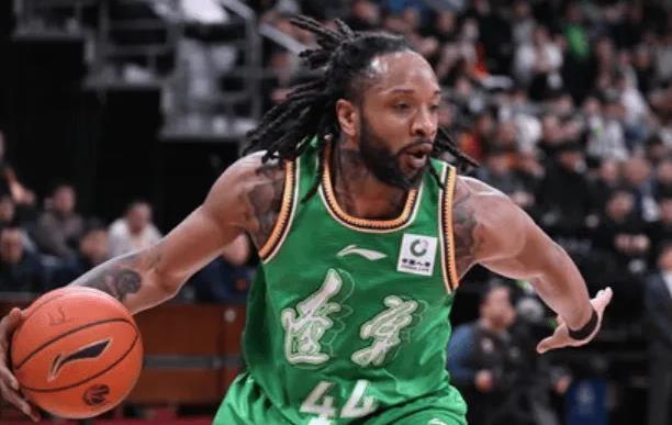 V体育-失望透顶！辽篮输青岛尴尬画面曝光 威尔斯没握手直接回更衣室