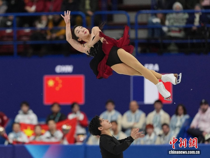 V体育官网APP下载-（米兰冬奥会）花样滑冰团体赛：隋文静/韩聪出战双人滑短节目|AC米兰|米兰冬奥会花样滑冰团体赛|滑冰馆|双人滑短节目比赛|米兰滑冰馆_新浪体育_新浪新闻